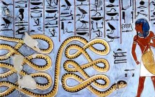 Апоп-Огромный змей, олицетворяющий мрак и зло, извечный враг бога солнца Ра